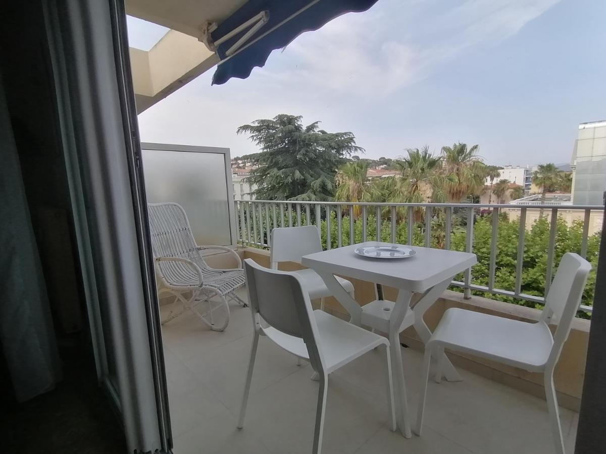 Résidence l'Emilia Hyères Extérieur photo