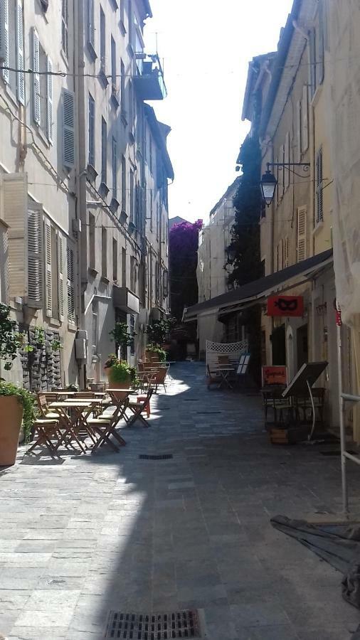 Résidence l'Emilia Hyères Extérieur photo